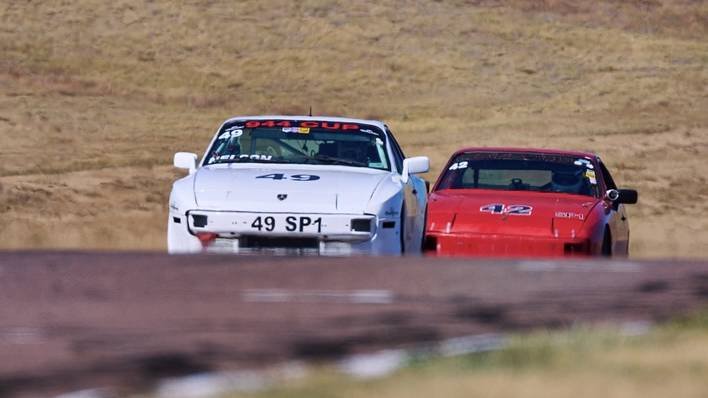 Porsches racing on track